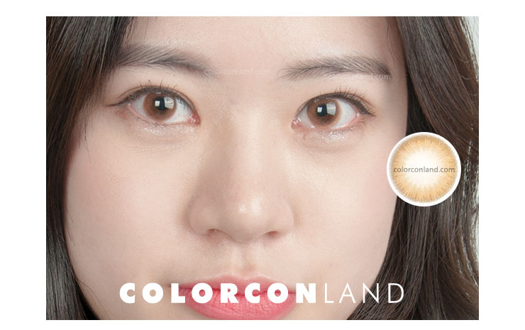 シリコーンレンズ CLASSIウォーター ブラウンのカラーコンタクトをつけた女性の顔の画像